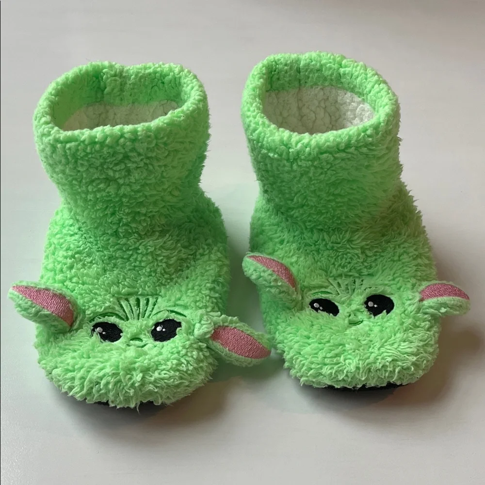 STAR WARS Grogu (Baby Yoda) Soft, Fuzzy Character Slipper Socks